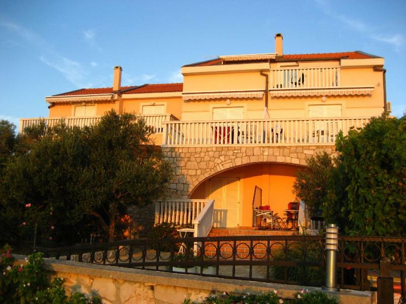 Apartmani Mudronja Murter Exterior foto